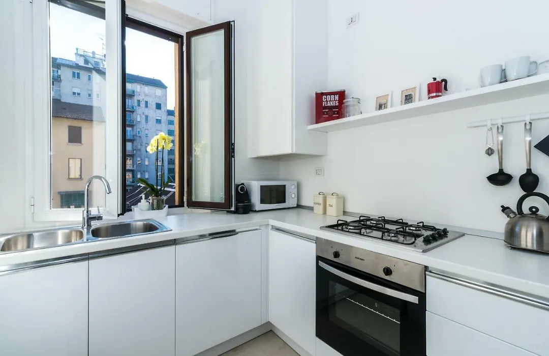 Lovely Cenisio Apartment-1